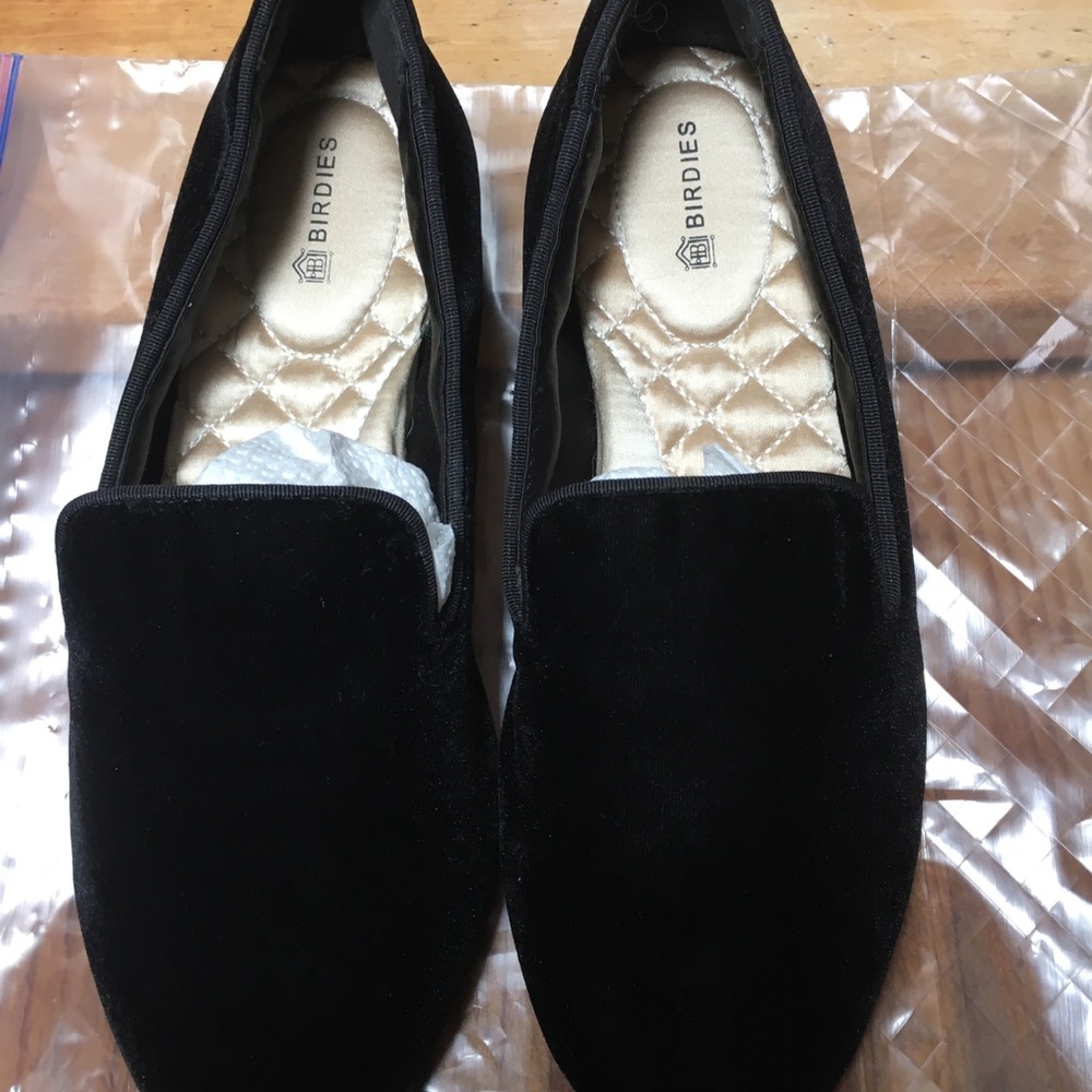 New without box Birdies The Starling size 6 black velvet loafers.